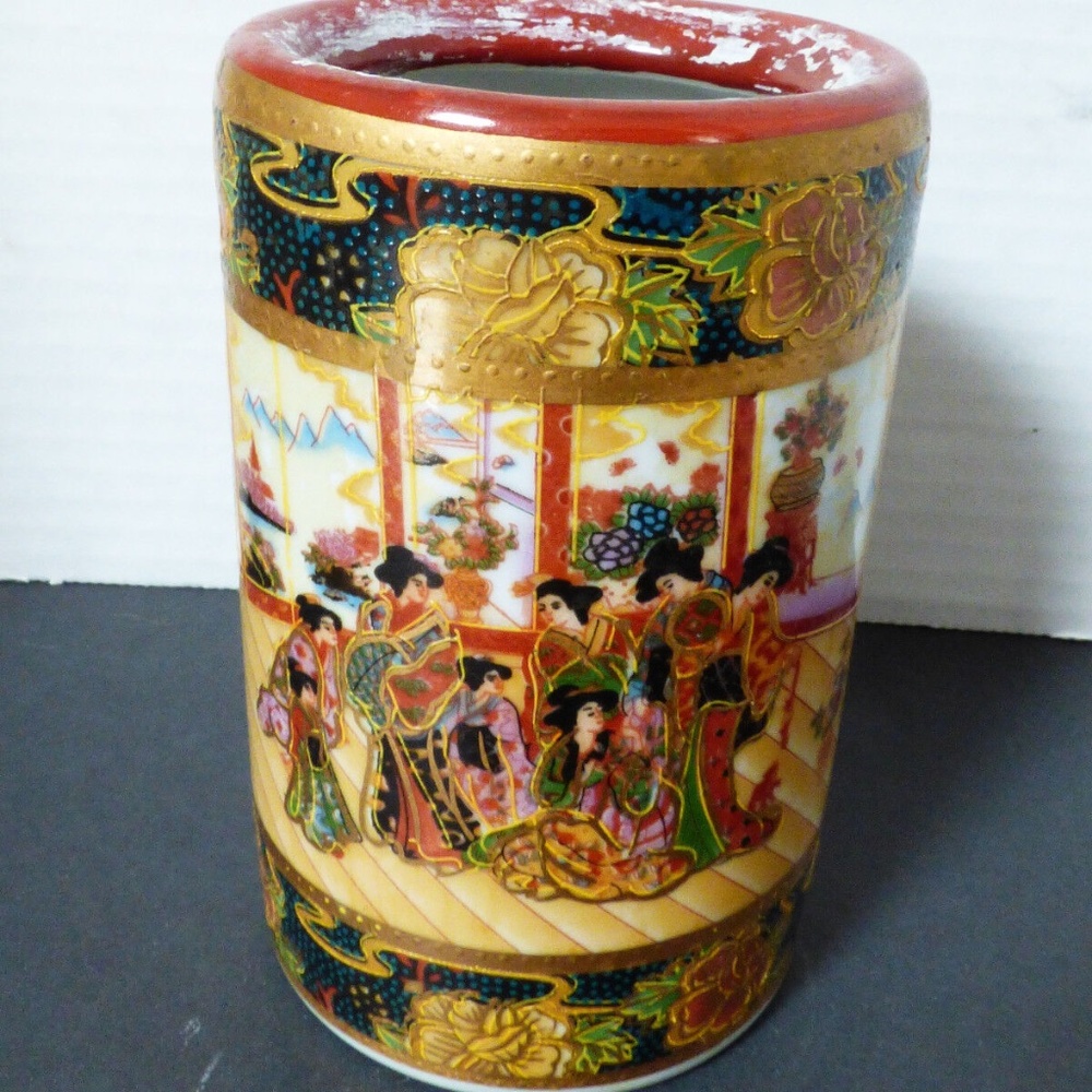 VINTAGE MADE IN CHINA SATSUMA WOMEN SCENERY VASE TUMBLER GLASS